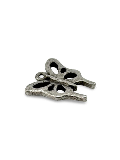 Petit charm papillon artisanal, étain vieilli - PT674