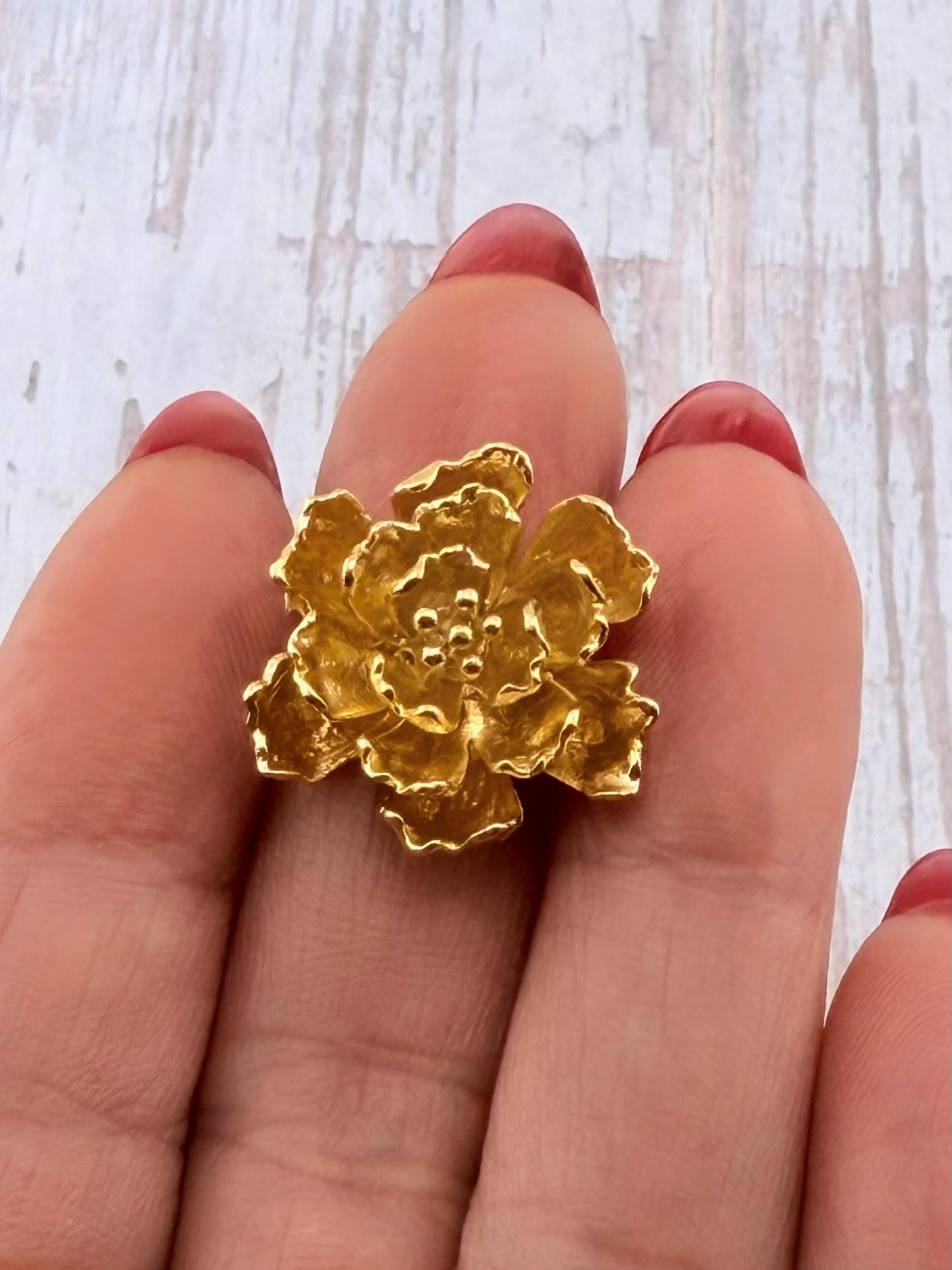 Breloque fleur 3D, plaquée or 18 carats et satinée - ST609