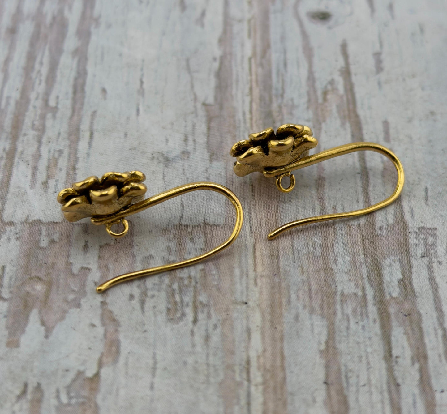 Supports de boucles d'oreilles fleuries (lot de 2), plaqué or 18 carats vieilli - AG691