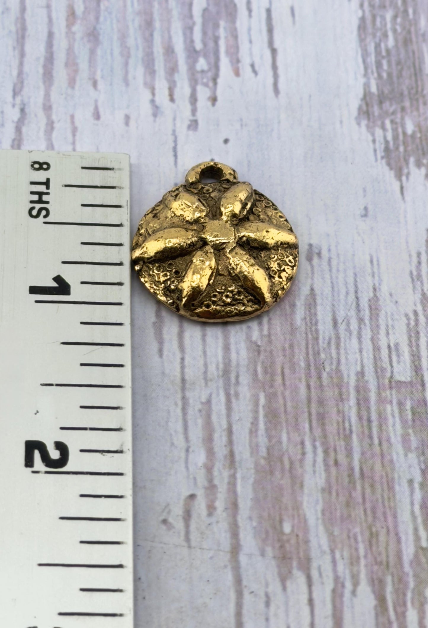 Pendentif rond de fleur rustique, plaqué or 18 carats vieilli - AG129