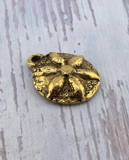 Pendentif rond de fleur rustique, plaqué or 18 carats vieilli - AG129