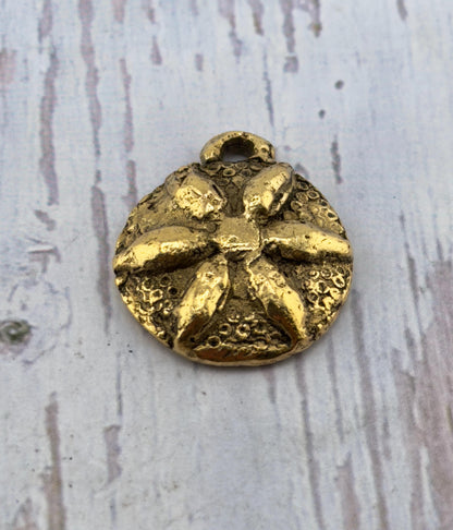 Pendentif rond de fleur rustique, plaqué or 18 carats vieilli - AG129