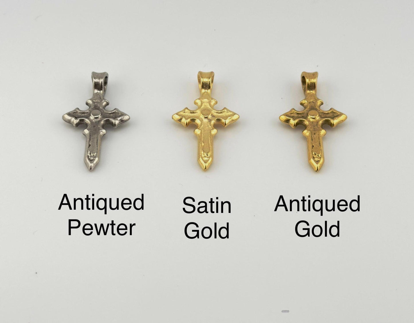Pendentif croix rustique orné, plaqué or 18 carats vieilli - AG061