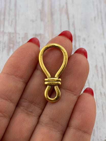 Breloque connecteur à boucle martelée, plaqué or 18 carats vieilli - AG641