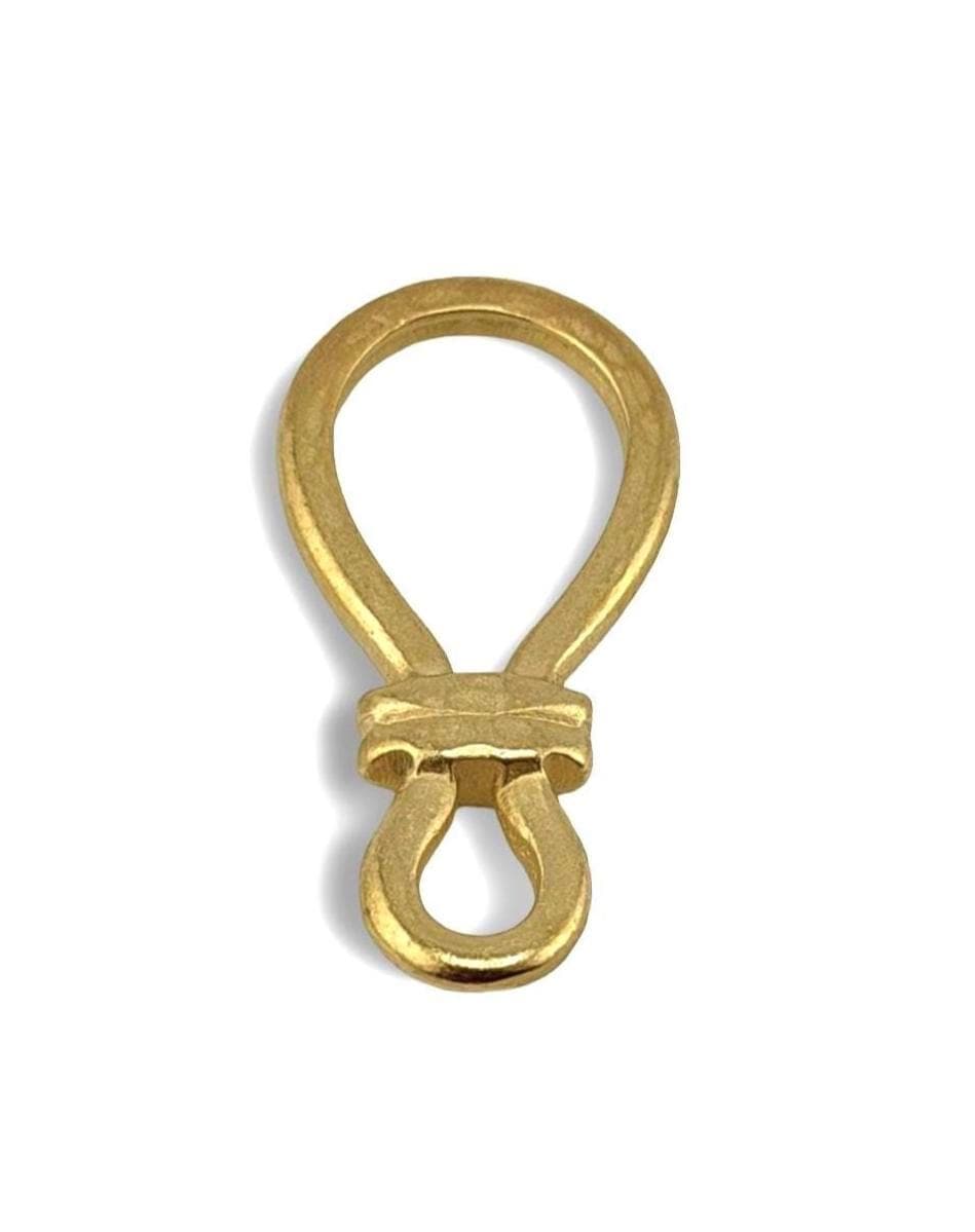 Conector de aro martillado, chapado en oro de 18k satinado - ST658