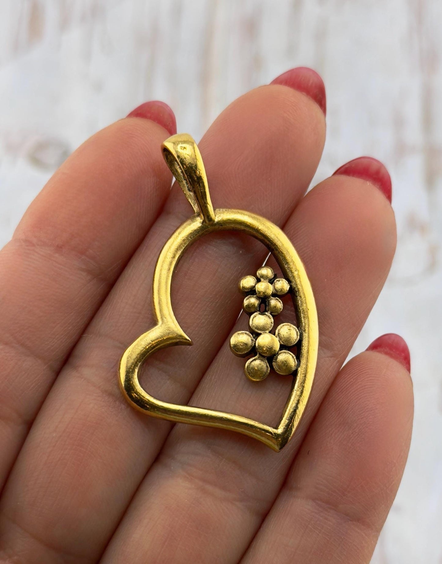 Pendentif Cœur ouvert avec fleurs, plaqué or 18 carats vieilli - AG643