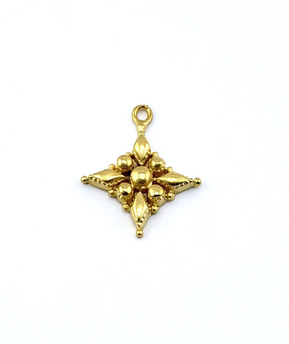Breloque Croix Fleurie, Plaqué Or 18 carats Satiné - ST638