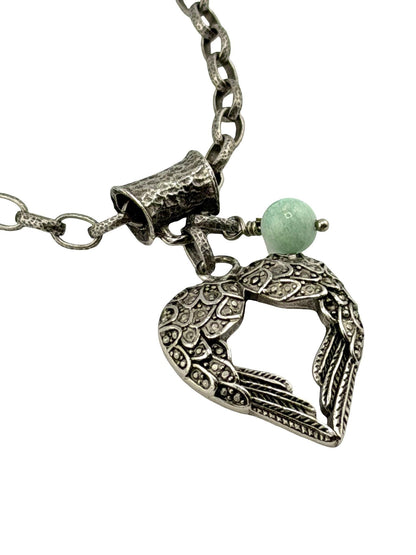 Dije de corazón con alas de ángel, chapado en oro de 18k envejecido - AG057