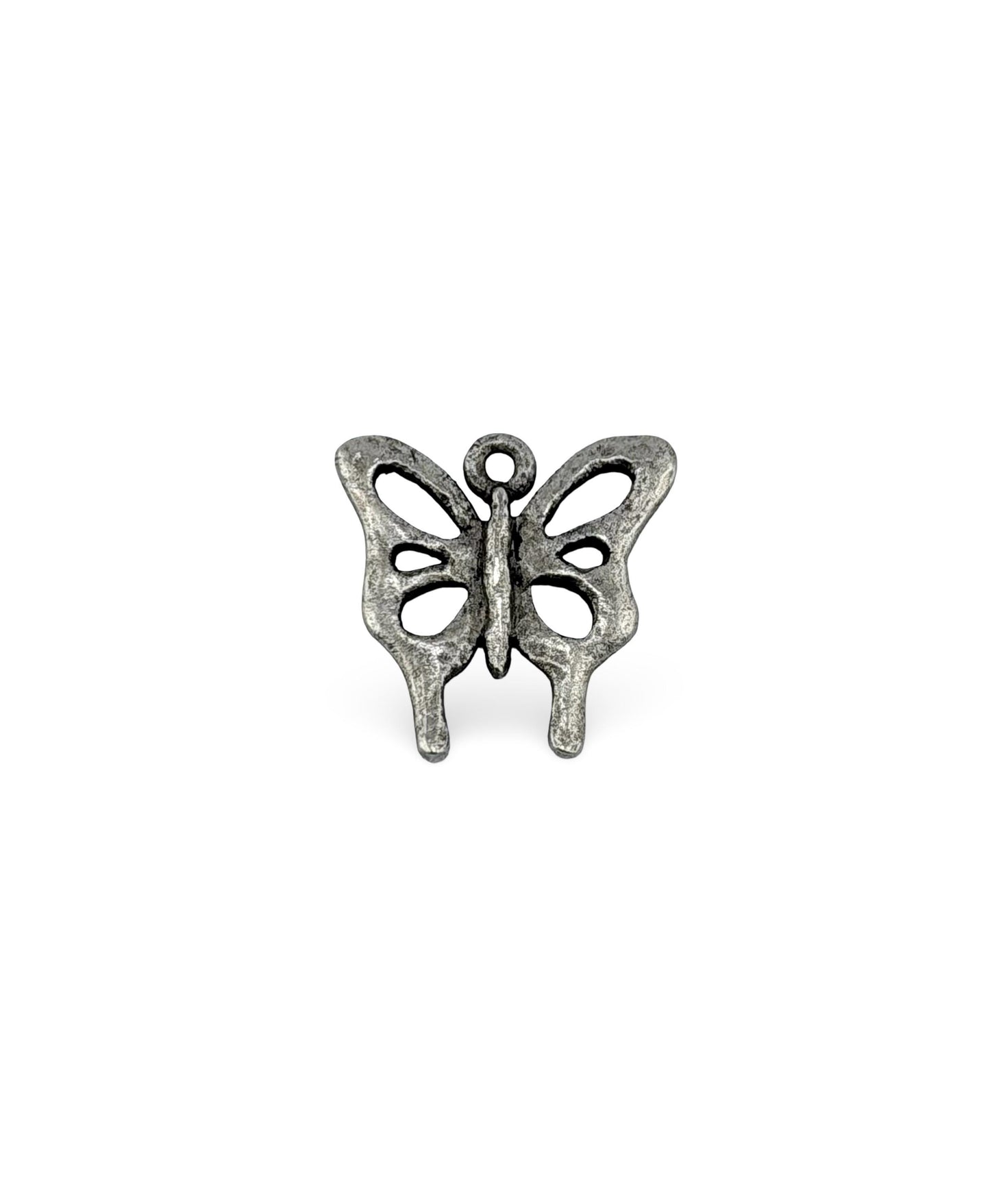 Petit charm papillon artisanal, étain vieilli - PT674
