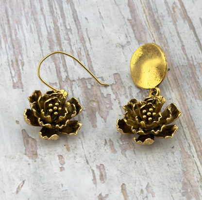 3D Flower Charm, Antiqued 18k Gold Plated - AG607