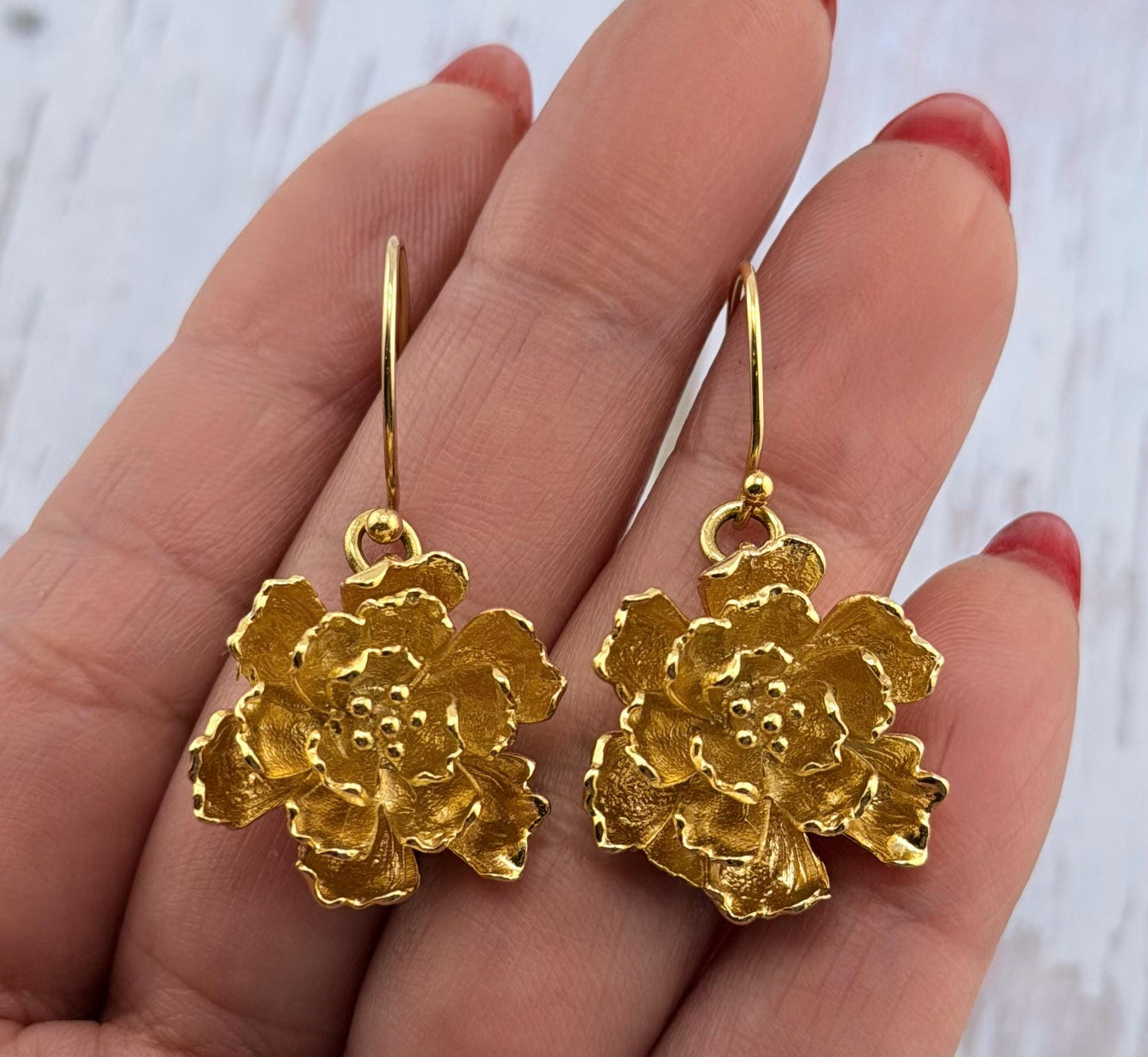 Breloque fleur 3D, plaquée or 18 carats et satinée - ST609