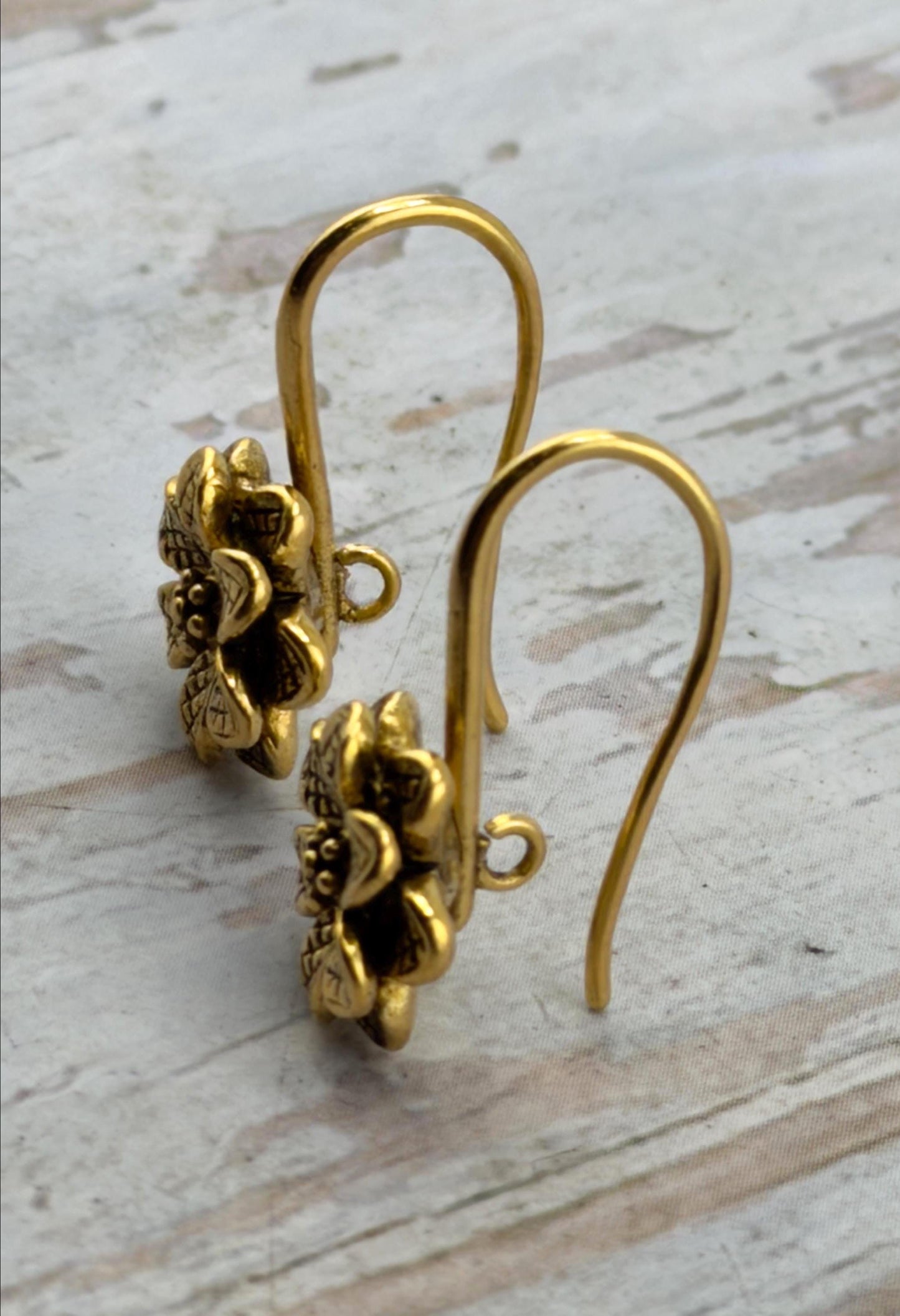 Supports de boucles d'oreilles fleuries (lot de 2), plaqué or 18 carats vieilli - AG691