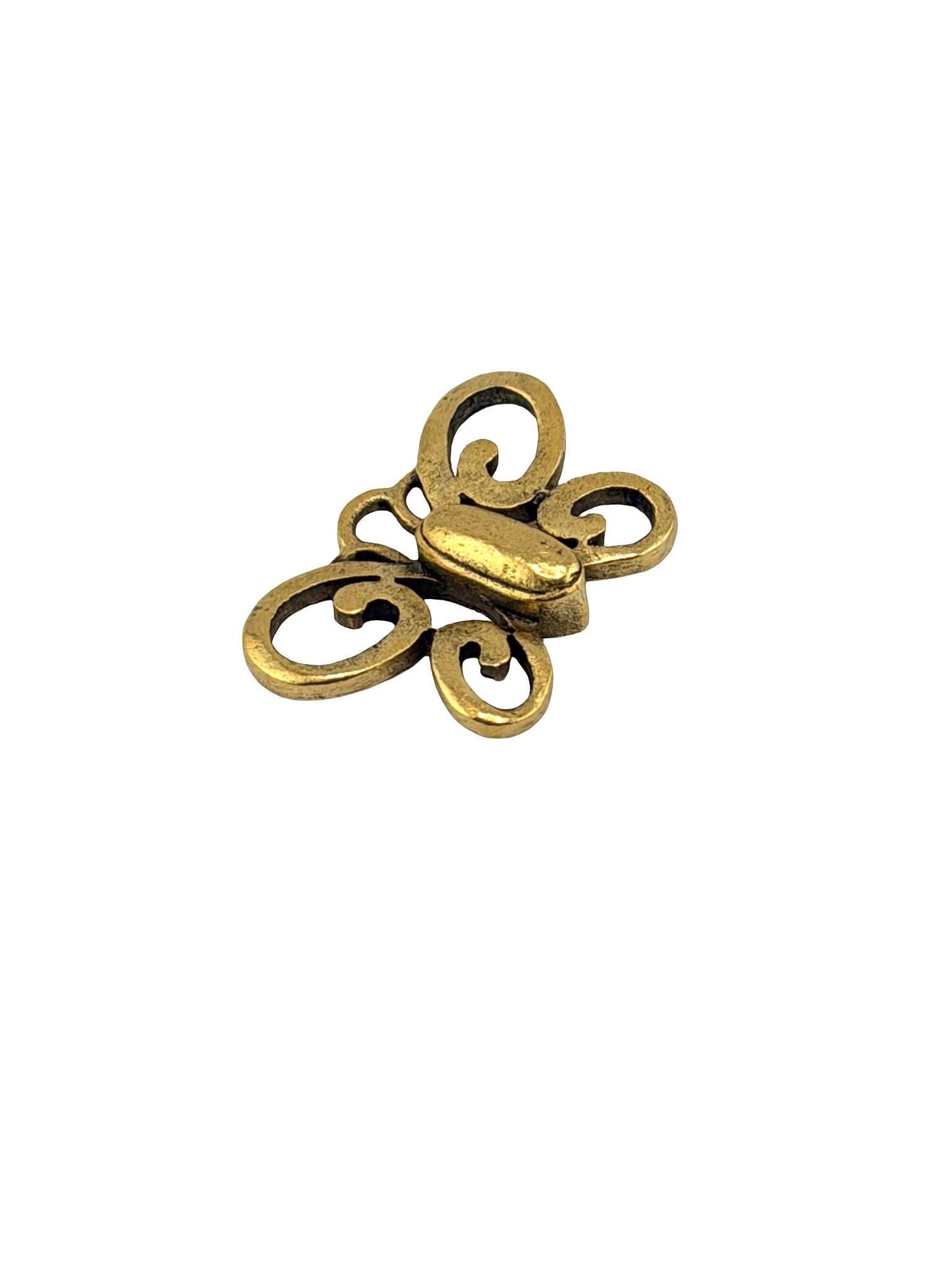 Petit charm papillon artisanal, plaqué or 18 carats vieilli - AG645