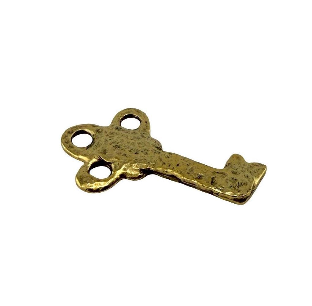 Colgante llave martillada, baño de oro de 18k envejecido - AG065