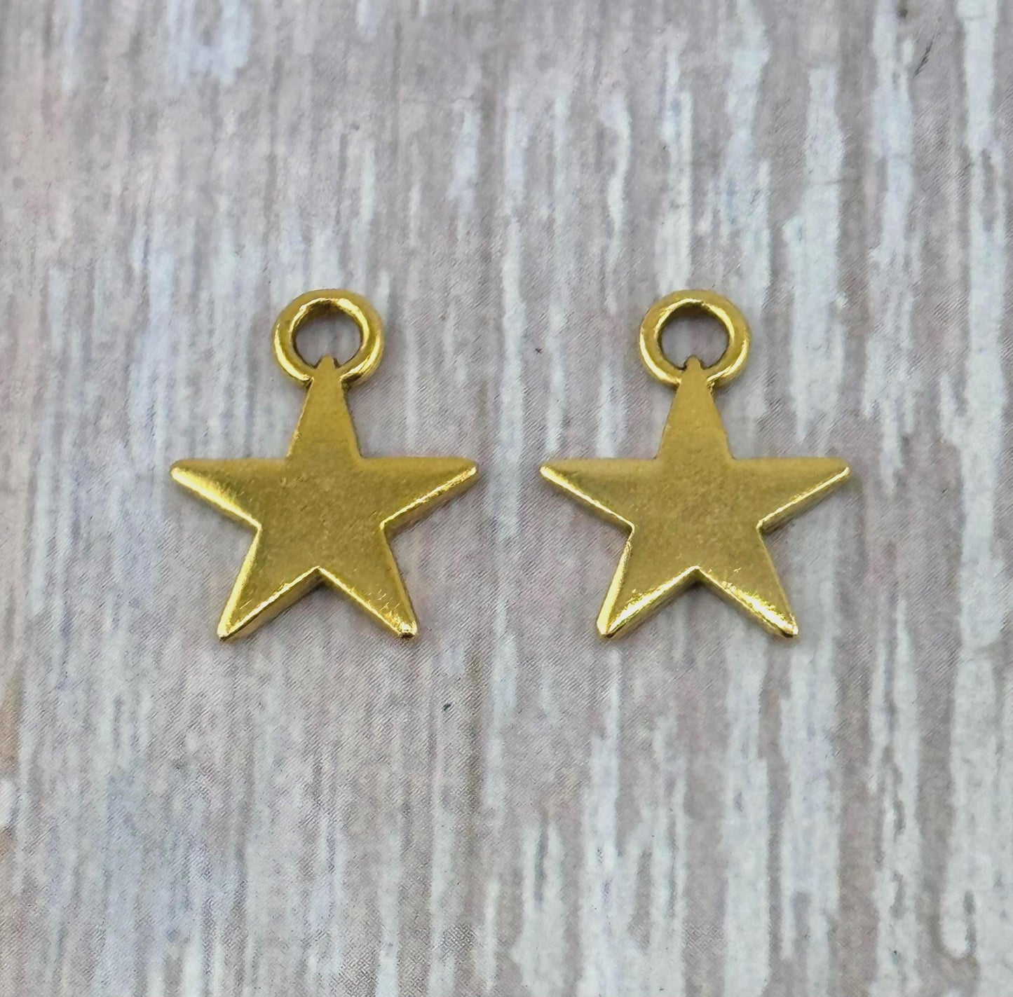 Breloques Étoiles Lisses (Lot de 2), Plaqué Or 18 carats Vieilli - AG030