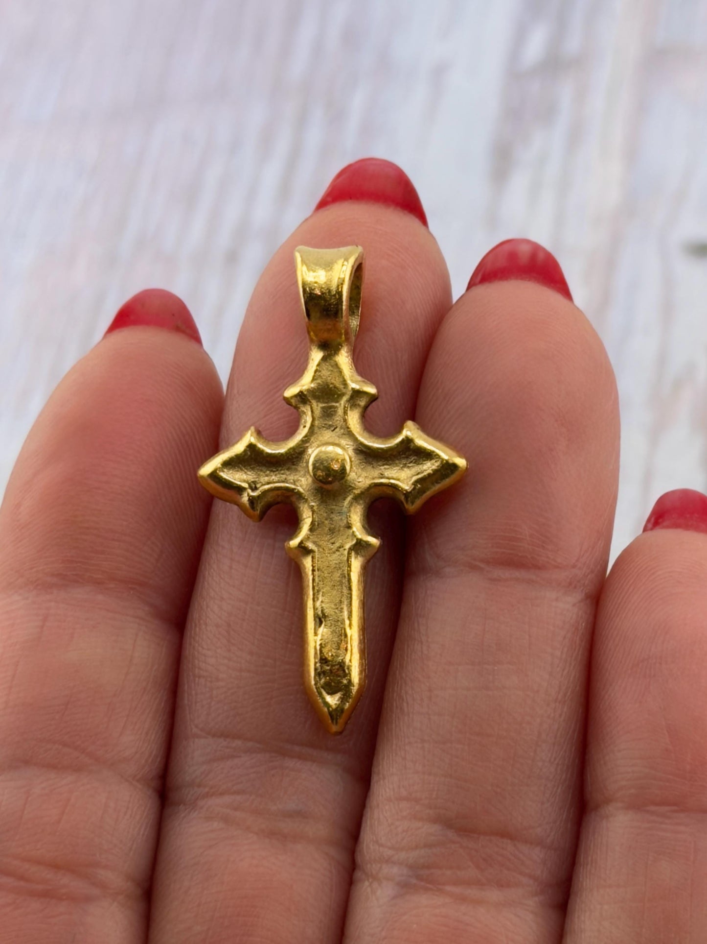 Pendentif croix rustique orné, plaqué or 18 carats vieilli - AG061