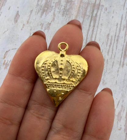 Pendentif Cœur et Couronne, Plaqué or 18 carats finition satinée - ST235