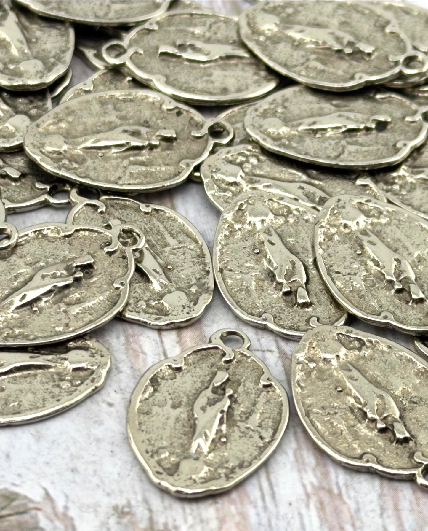 Médaille de la Vierge Marie, finition vieillie, étain – PT433