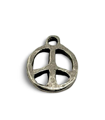 Breloque symbole de paix martelé, étain vieilli - PT490