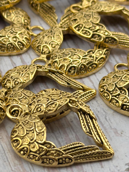 Dije de corazón con alas de ángel, chapado en oro de 18k envejecido - AG057