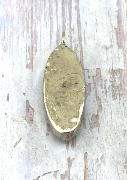 Pendentif abeille ovale, étain vieilli