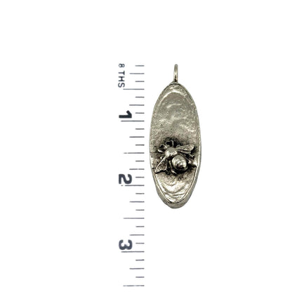 Pendentif abeille ovale, étain vieilli