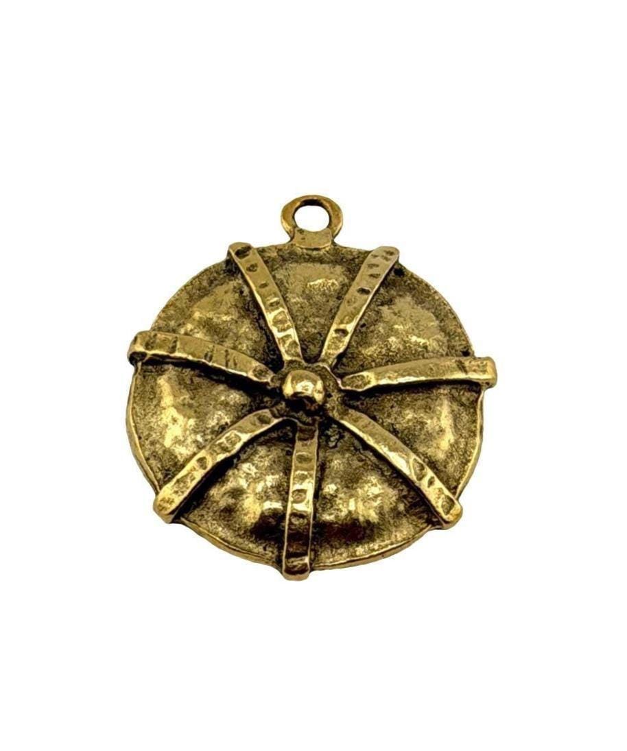 Breloque radieuse martelée, plaquée or 18 carats vieilli - AG070