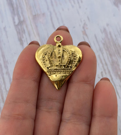 Pendentif Cœur et Couronne d'Inspiration Vintage, Plaqué Or 18 carats Vieilli - AG055