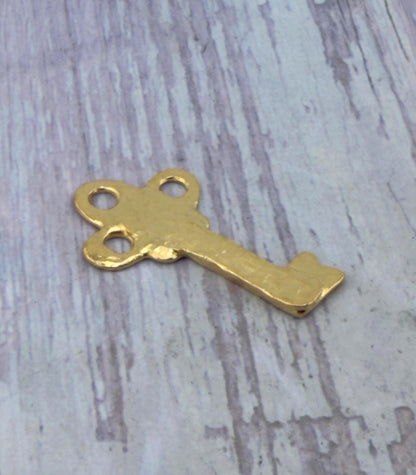 Hammered Key Charm, Satin 18K Gold Plated - ST245