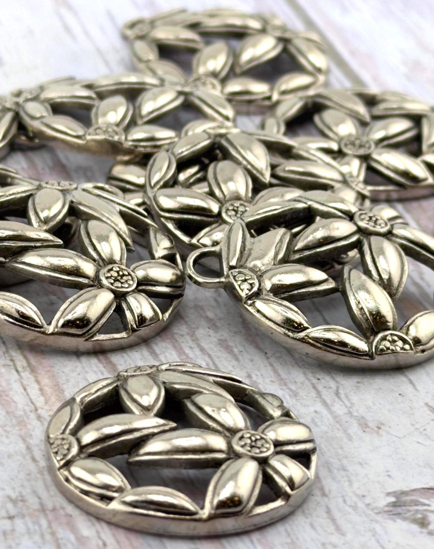 Round Boho Flower Pendant, Antiqued Pewter - PT675
