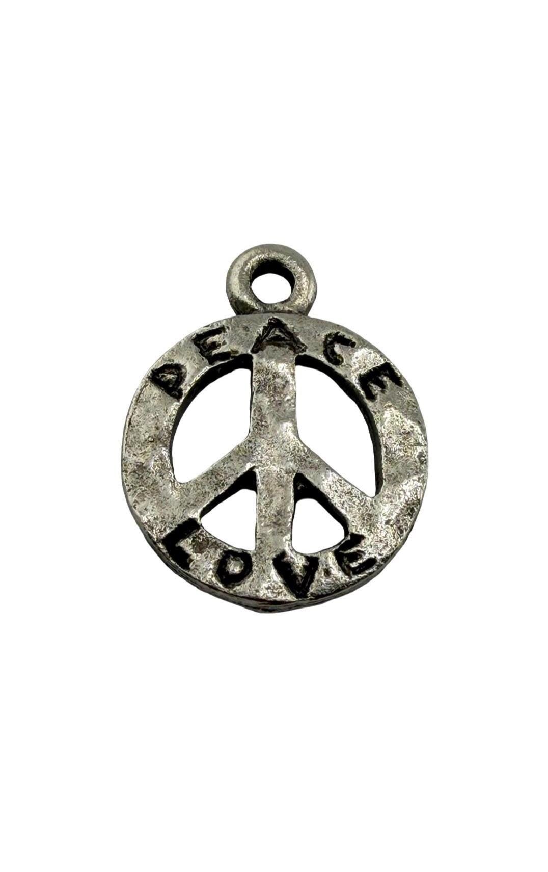 Breloque Peace and Love martelée, Étain vieilli - PT759