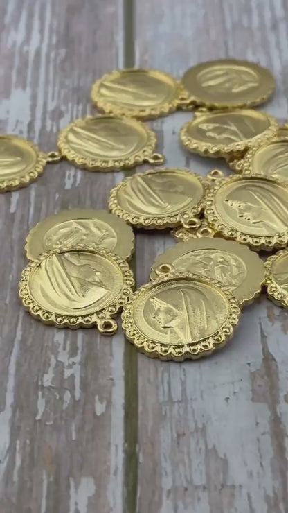 Médaille Vierge Marie Notre-Dame de Lourdes, Plaqué Or 18 carats Satiné - ST182