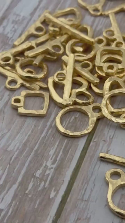 Medium Round Toggle Clasp, Satin 18k Gold Plated - ST316