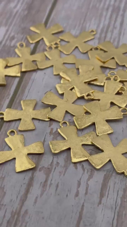 Grand pendentif croix, plaqué or 18 carats, finition satinée - ST229