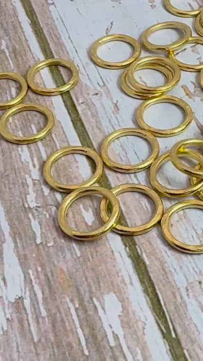 Anneaux de jonction martelés de 12 mm, soudés (lot de 2), plaqués or 18 carats satiné - ST200