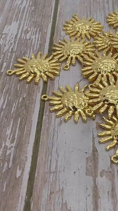 Pendentif Soleil Martelé, Plaqué Or 18 carats Satiné - ST181