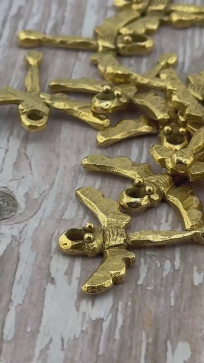 Breloque libellule rustique, plaqué or 18 carats vieilli - AG122-C