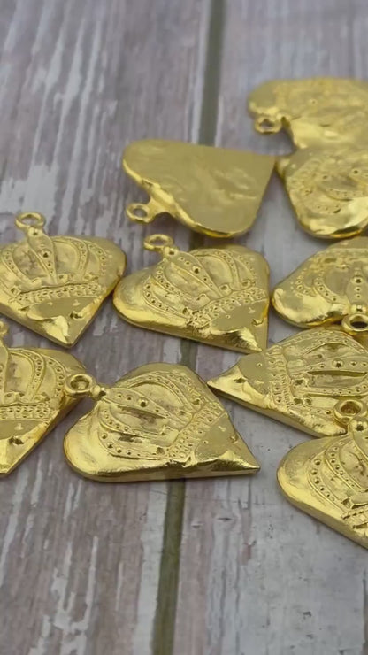 Pendentif Cœur et Couronne, Plaqué or 18 carats finition satinée - ST235