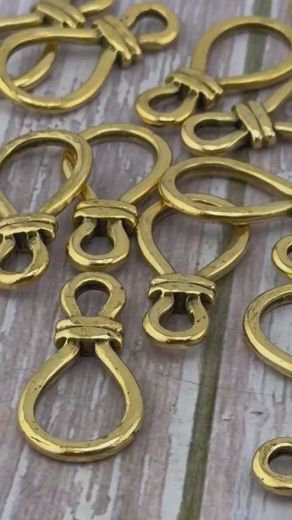 Breloque connecteur à boucle martelée, plaqué or 18 carats vieilli - AG641
