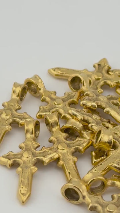 Pendentif croix rustique orné, plaqué or 18 carats vieilli - AG061